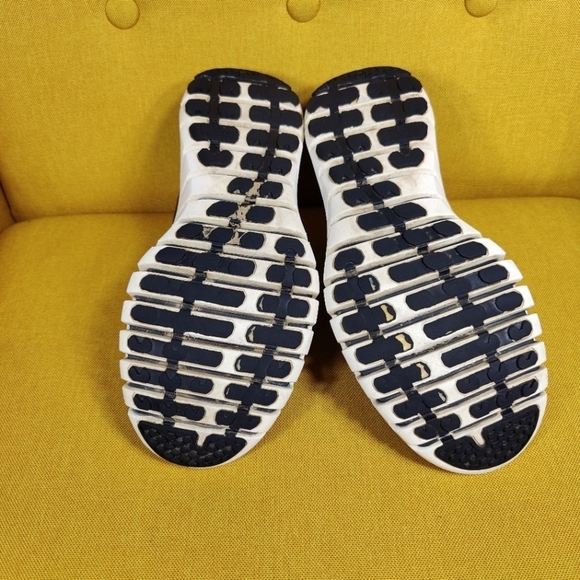 The North Face Oscillate Trail Black Red Running Sneakers Women's Shoes Size 9 - Picture 9 of 10